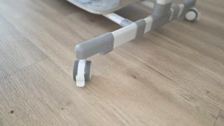 Cuna balanceable con ruedas