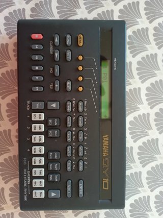 Yamaha QY10 Music Sequencer