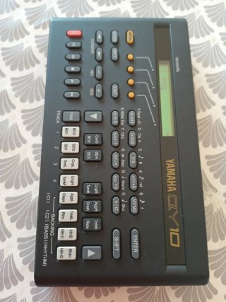 Yamaha QY10 Music Sequencer