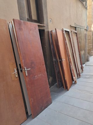 Puerta de casa de madera