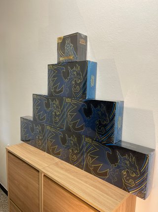 6x Charizard UPC + 1x ETB Megaevoluzioni