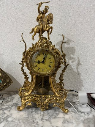 Reloj de mesa antiguo dorado