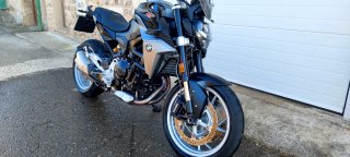 BMW F 900 R Naked Negra y Plateada