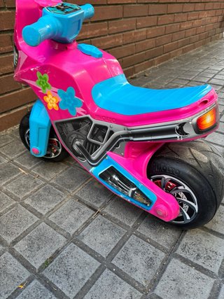 Moto correpasillos rosa y azul