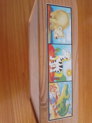 Puzzle in legno con immagini colorate