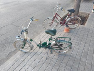 Bicicleta Clásica Roja y Verde
