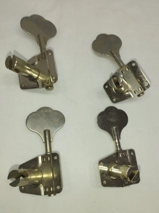 4 Clavijeros metálicos para Bajo.