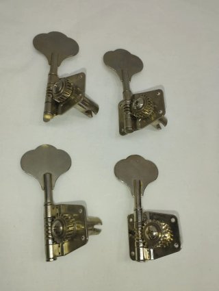4 Clavijeros metálicos para Bajo.