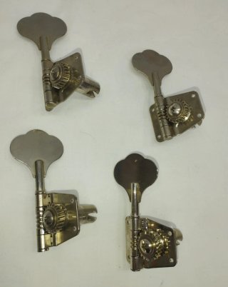 4 Clavijeros metálicos para Bajo.
