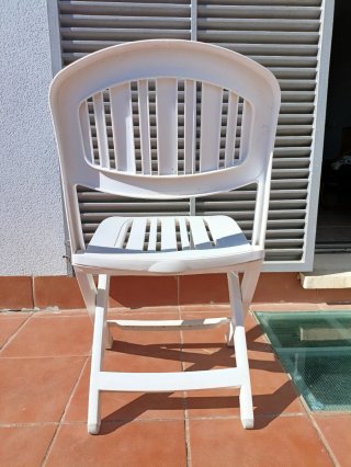 Silla de jardín plegable blanca