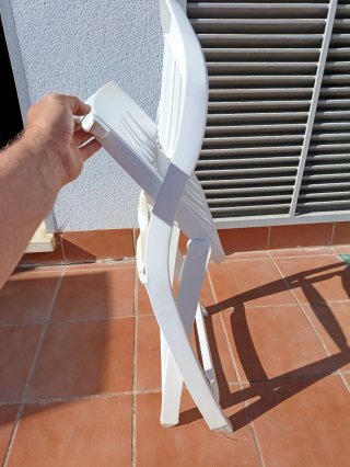 Silla de jardín plegable blanca