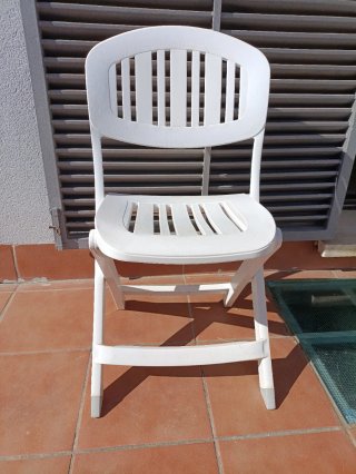 Silla de jardín plegable blanca