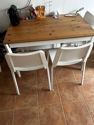 Sillas de cocina blancas de plástico
