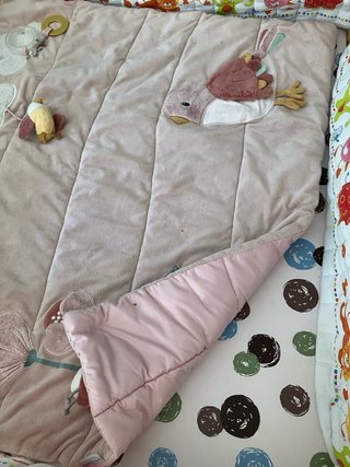 Parque infantil plegable Verbaudet y alfombra