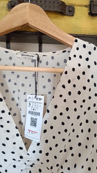 Blusa lunares tendencia sin estrenar
