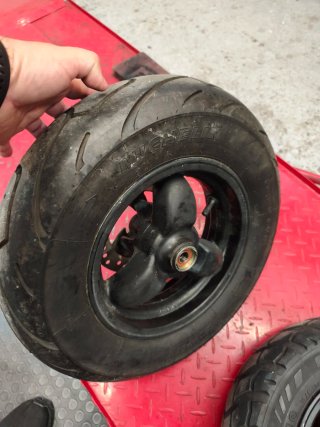 Llanta Michelin 120/90-10 67L