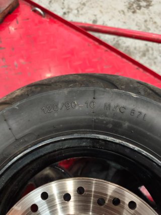 Llanta Michelin 120/90-10 67L