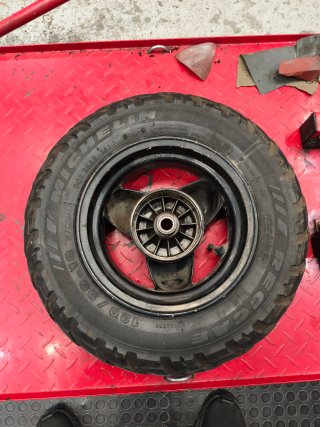 Llanta Michelin 120/90-10 67L