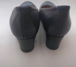 Zapatos de salón de piel azules sin estrenar