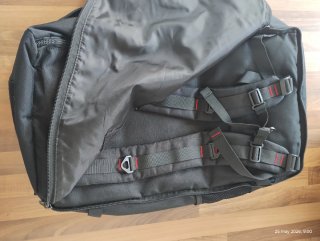 Mochila de senderismo negra