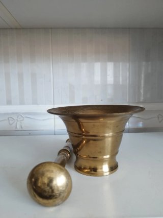 Almirez de bronce vintage español