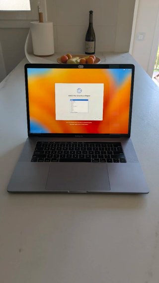 MacBook Pro 15.4 I9 / 16GB / 512GB QWERTY US