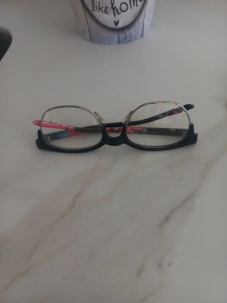 Gafas de vista negras con detalles rosas