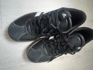 Zapatillas Adidas Negras y Marrones