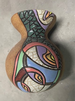Jarra de arcilla decorada