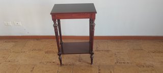 Tavolino con cassetto in legno