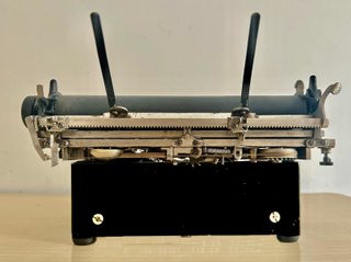 Macchina da scrivere Perkeo con valigetta