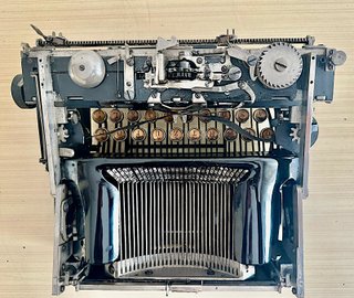 Macchina da scrivere Perkeo con valigetta