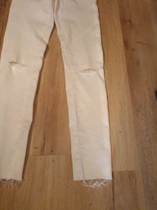 Pantalón pitillo blanco roto