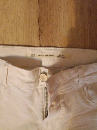 Pantalón pitillo blanco roto