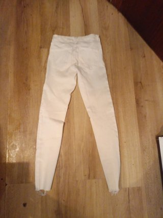 Pantalón pitillo blanco roto