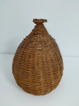 Cesto decorativo 3, de mimbre con abertura lateral