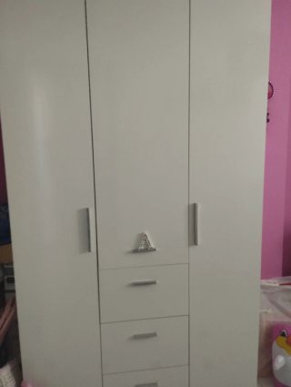 Armario de habitación de madera
