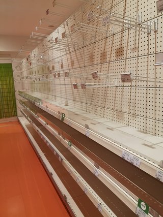 Estanterías Metálicas Beige y Plata