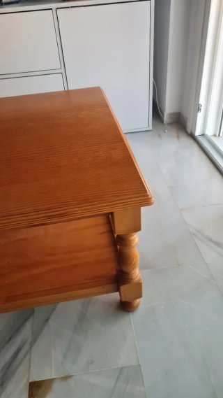Mesa baja de madera para salón