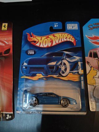 Set 3 Hot Wheels Ferrari e Simpsons