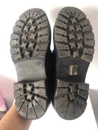 Zapatos Marypaz Negros con Detalle Dorado