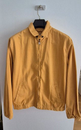 Chaqueta corta tipo bomber de paño color mostaza