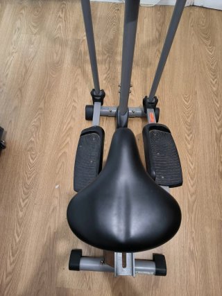 Elíptica con asiento y pantalla Marca Runfit