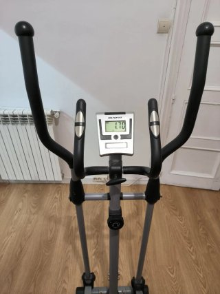 Elíptica con asiento y pantalla Marca Runfit
