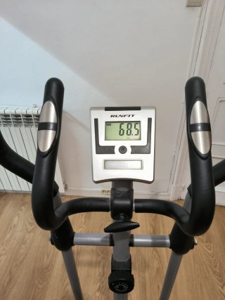 Elíptica con asiento y pantalla Marca Runfit