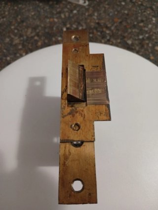 Cerradura pomo puerta madera