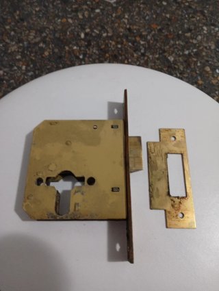 Cerradura pomo puerta madera