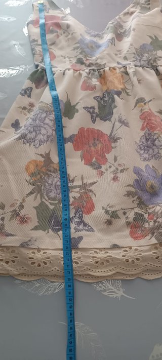 Vestido estampado floral y mariposas