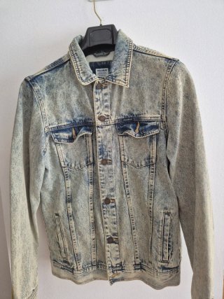Chaqueta vaquera Pull&Bear efecto desgastado