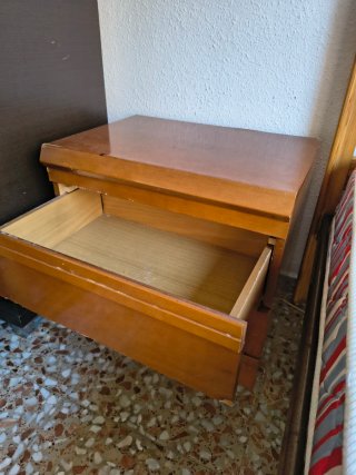 Cama individual madera con mesita y colchón